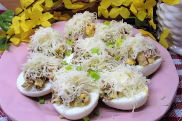 Pyszne jajka faszerowane na Wielkanoc-z cebulką, szynką i pieczarkami +FILM