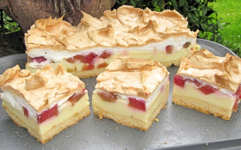 Najlepsze ciasto z rabarbarem, budyniem i bezą-łatwe i pyszne+FILM