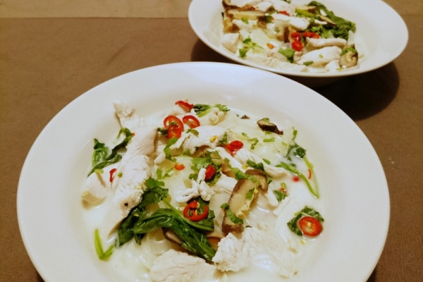 Tajska zupa kokosowa z kurczaka Tom Kha Gai