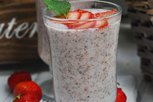 Pudding chia z truskawkami