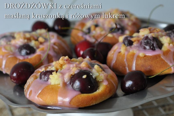 Najlepsze drożdżówki z czereśniami i kruszonką