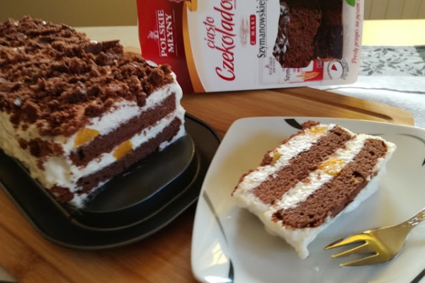 Ciasto czekoladowe Polskie Młyny z masą budyniowo śmietanową