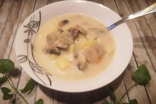 Pyszna zupa pieczarkowa
