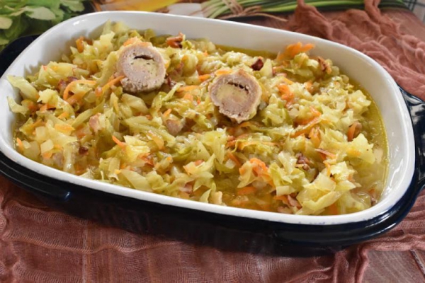 Zrazy z mozzarellą w młodej kapuście