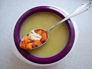 Zupa krem z groszku z chrzanem
