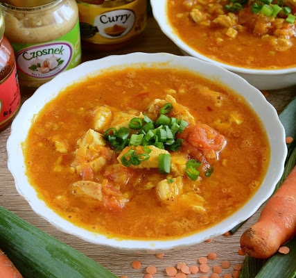 Zupa curry z czerwoną soczewicą i kurczakiem
