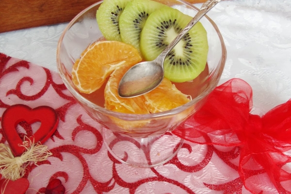 Dietetyczna herbaciana galaretka z owocami - deser bez cukru, fit, Walentynki