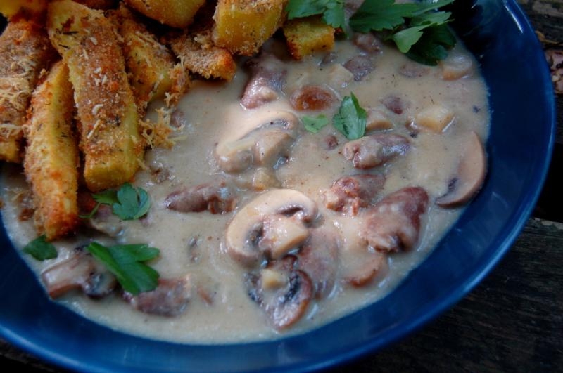 Gulasz z serduszek drobiowych z pieczarkami