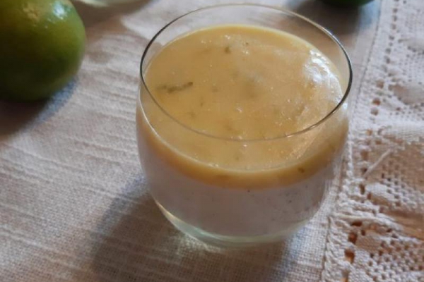 Panna cotta z galaretką z wina musującego i lime curdem