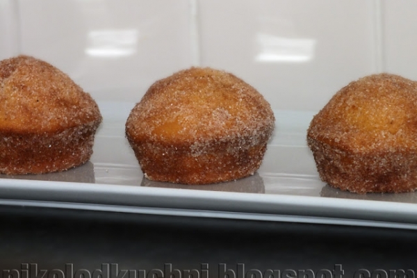 Muffinkowe Pączki z Posypką Cukrową