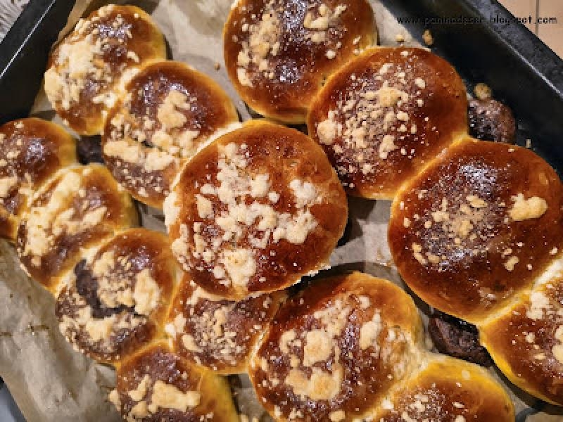 DROŻDŻÓWKI Z CZEKOLADĄ