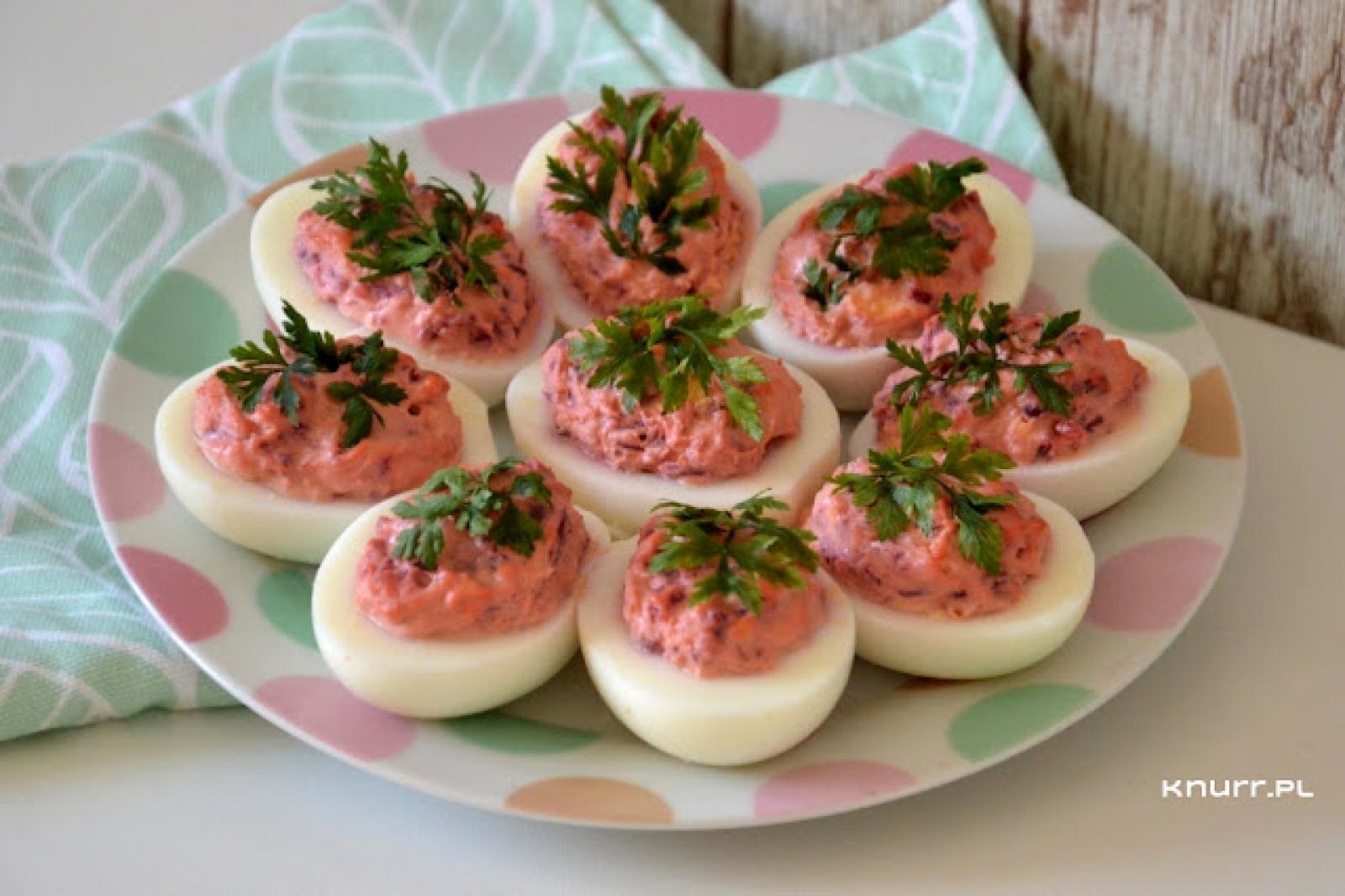 Jajka faszerowane buraczkami