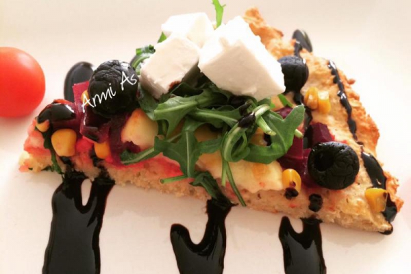 Pizza na spodzie twarogowym (fit)