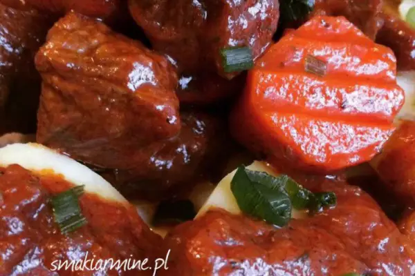 Wołowina z marchewką w sosie pomidorowym (długo duszona)