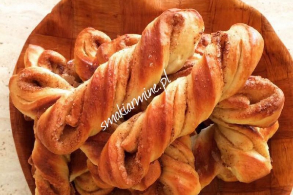 Cynamonowe „zawijasy” drożdżowe