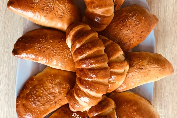 Drożdżówki z serem (rogaliki z powidłami)