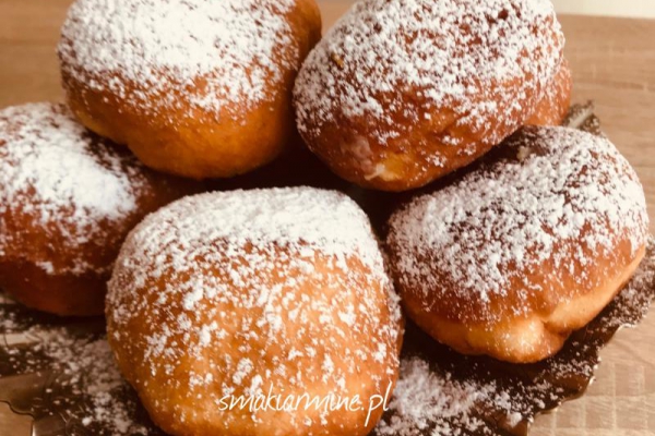 Pączki erewańskie z kremem waniliowym