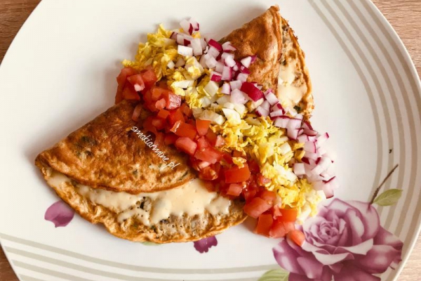 Omlet pieczarkowo- bazyliowy z serem