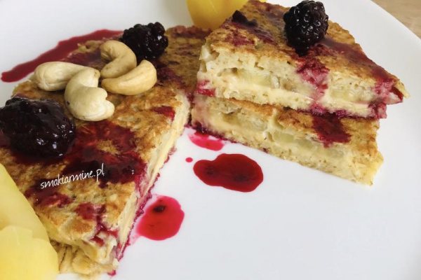 Placek owsiany z nadzieniem bananowo-serowym