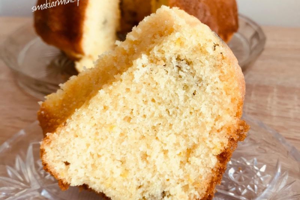 Babka cytrynowa z kawałkami czekolady na mascarpone