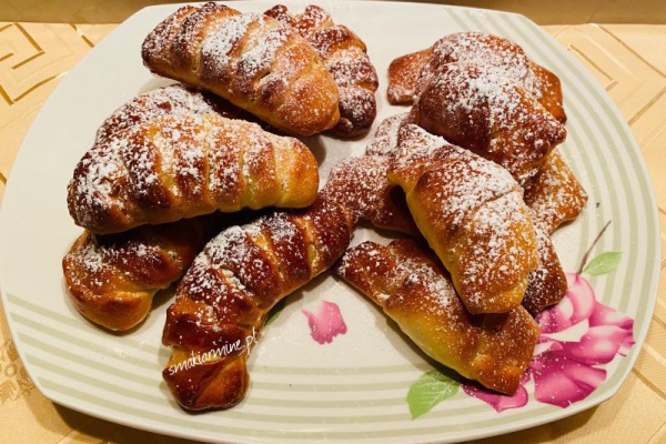 Rogaliki drożdżowe na kefirze