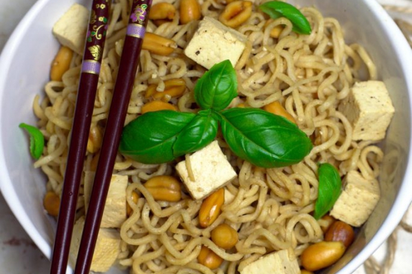 Makaron noodles z tofu