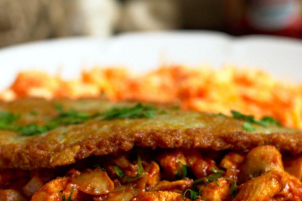 Placki ziemniaczane z szybką potrawką drobiowo-pieczarkową