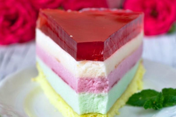 Lekki pastelowy torcik