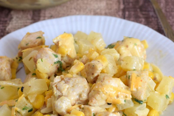 Sałatka z kurczakiem w sosie curry