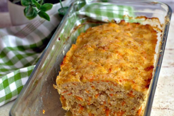 Pieczeń drobiowa z marchewką i mozzarellą