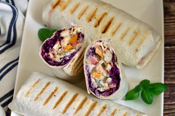 Tortilla Kebab z czerwoną kapustą
