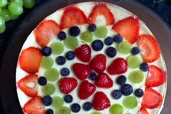 Pastelowy serniczek z serka homogenizowanego z owocami