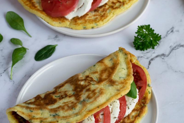 Szpinakowe naleśniki Caprese