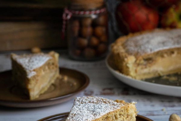 Tarta orzechowo-jabłkowa