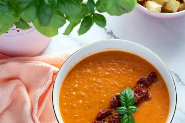 Zupa krem z pieczonych pomidorów z suszonymi pomidorami