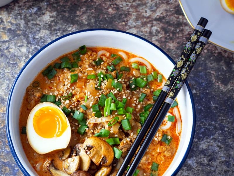 Zupa tajska z makaronem ramen