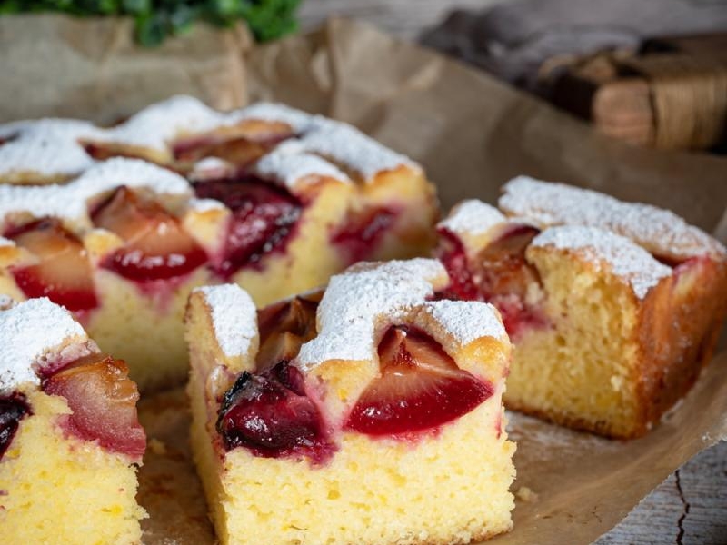 Ciasto jogurtowe ze śliwkami