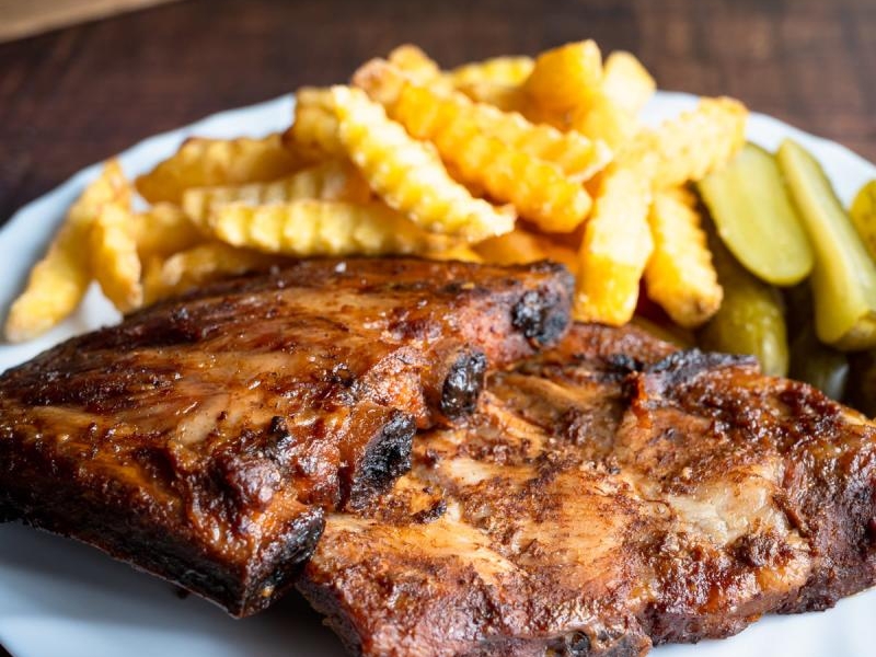Żeberka BBQ – przepis na najlepsze pieczone żeberka