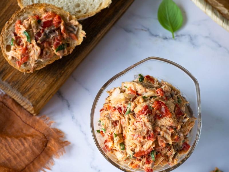 Pasta z makreli z pieczoną papryką