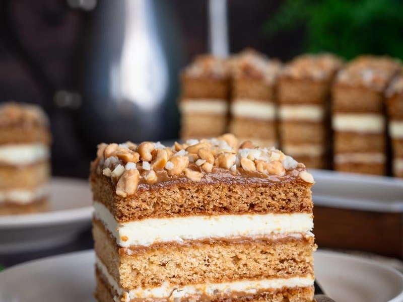 Miodownik z kajmakiem i mlekiem w proszku