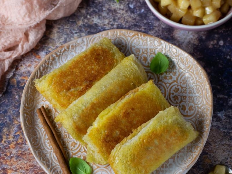 Pakieciki tostowe z jabłkiem