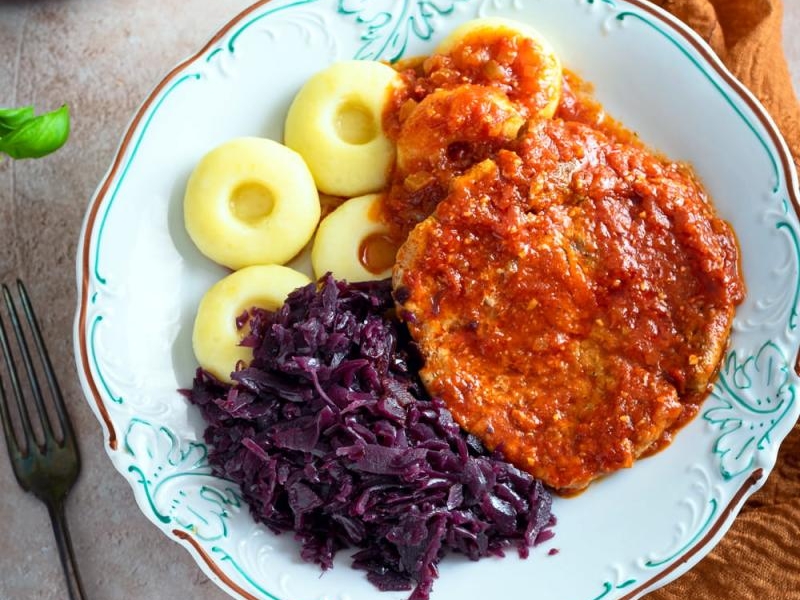 Schab w sosie pomidorowym