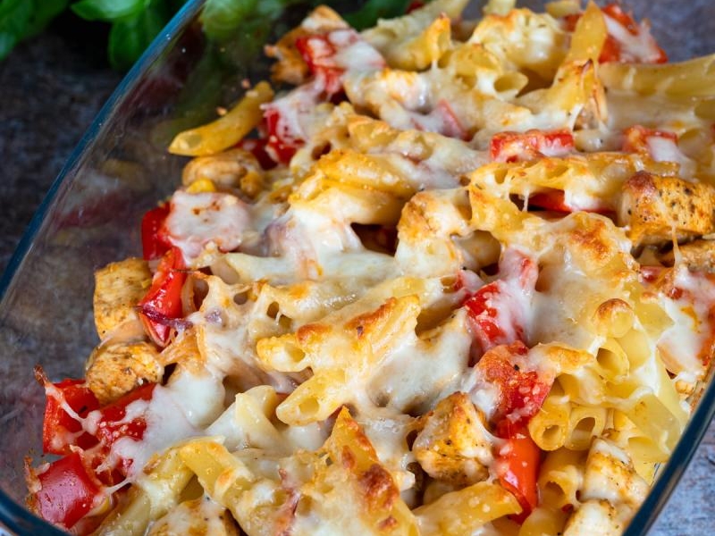 Zapiekanka makaronowa z kurczakiem i papryką