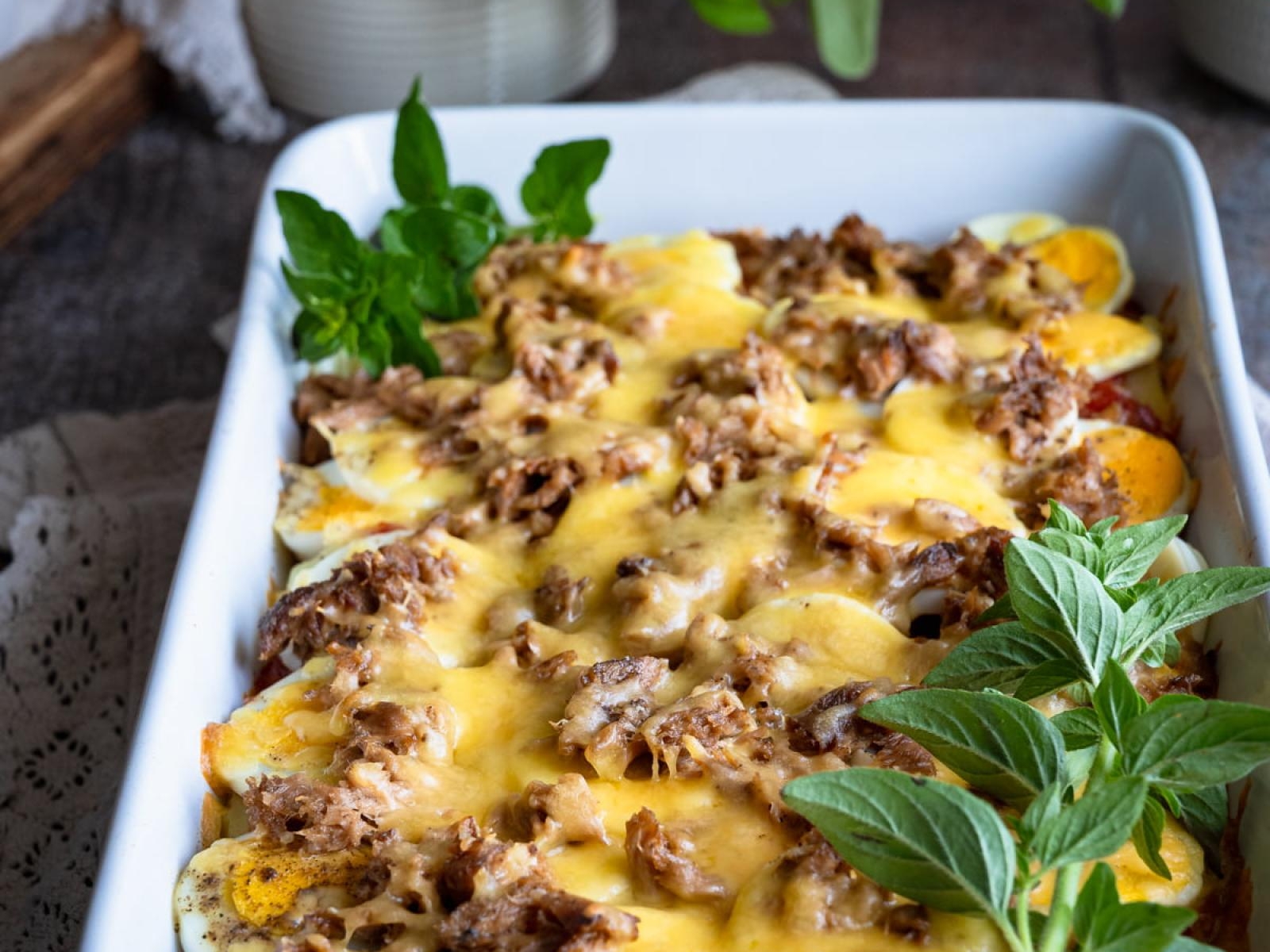 Zapiekanka ziemniaczana z jajkami i tuńczykiem