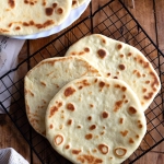 Chlebki naan na maślance