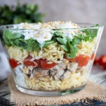 Warstwowa sałatka orzo...