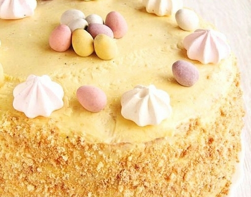 tort z kremem jajeczno-ajerkoniakowym