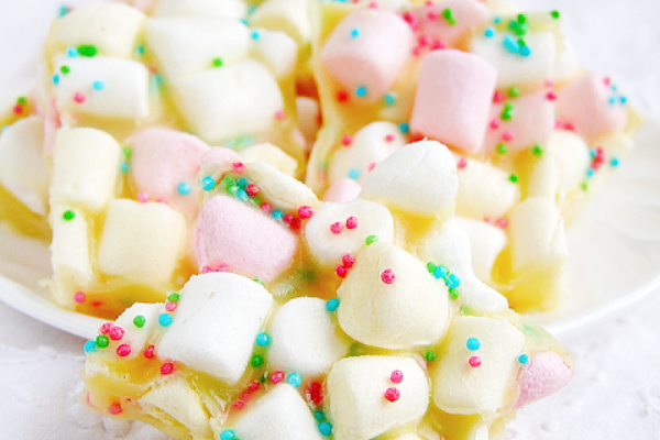 pianki marshmallow z białą czekoladą