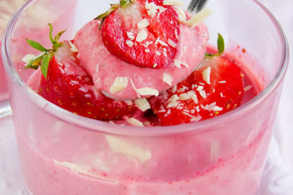 mus truskawkowy z mascarpone i białą czekoladą
