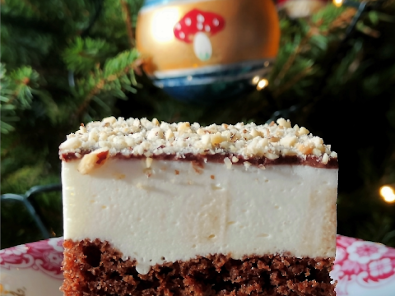 piernik z śmietankową pianką